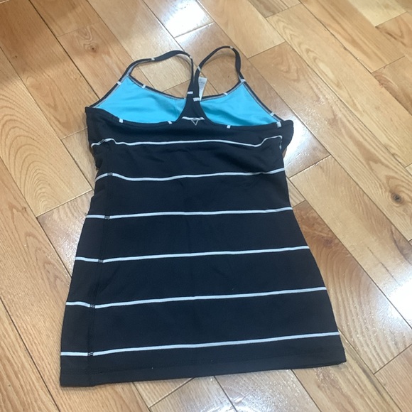 ivviva (lululemon) tank top with a built in sports bra for kids size 10 - Picture 2 of 2